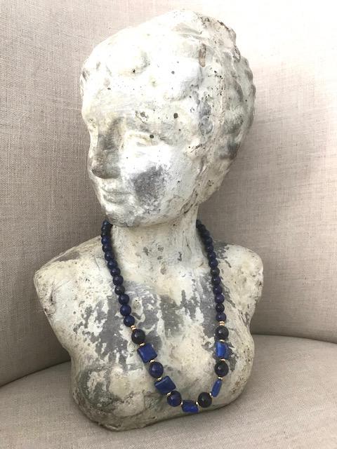 Collier en perles de lapis-lazuli 2062