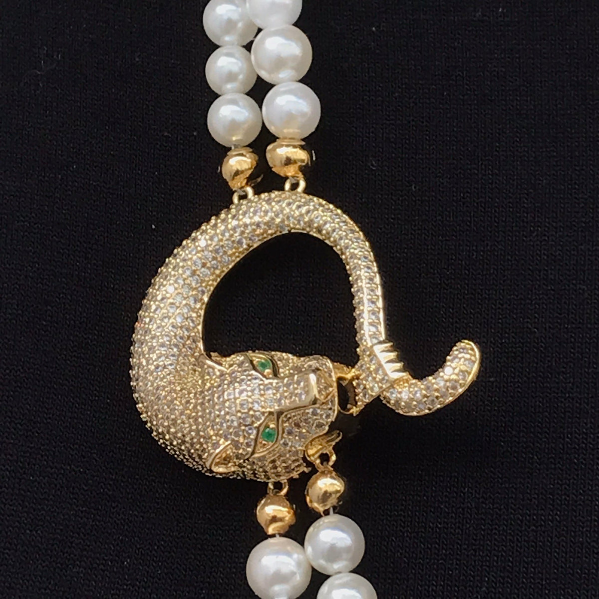 Collier double rangs en perles véritables, motif panthère 2084