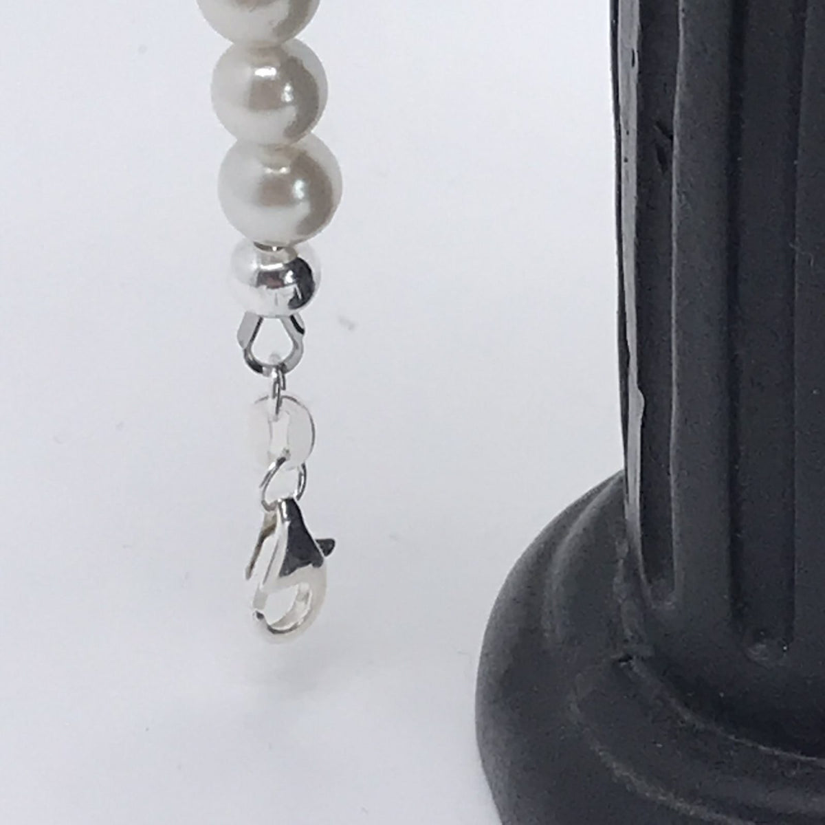 Bracelet en perles de culture et motif "ange" 1057