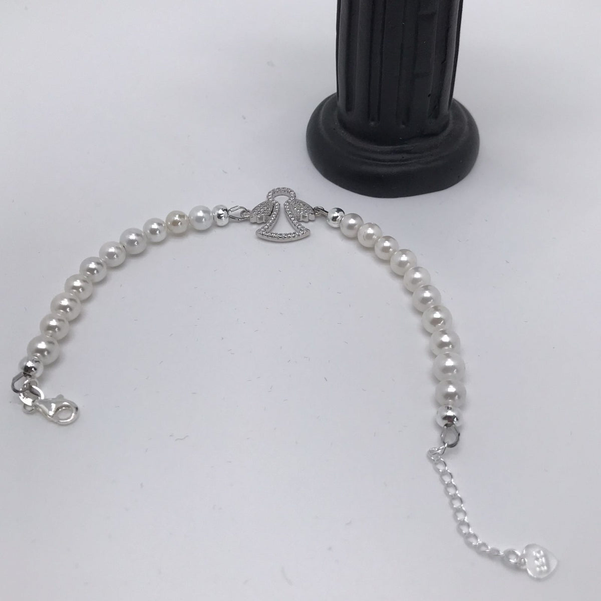 Bracelet en perles de culture et motif "ange" 1057