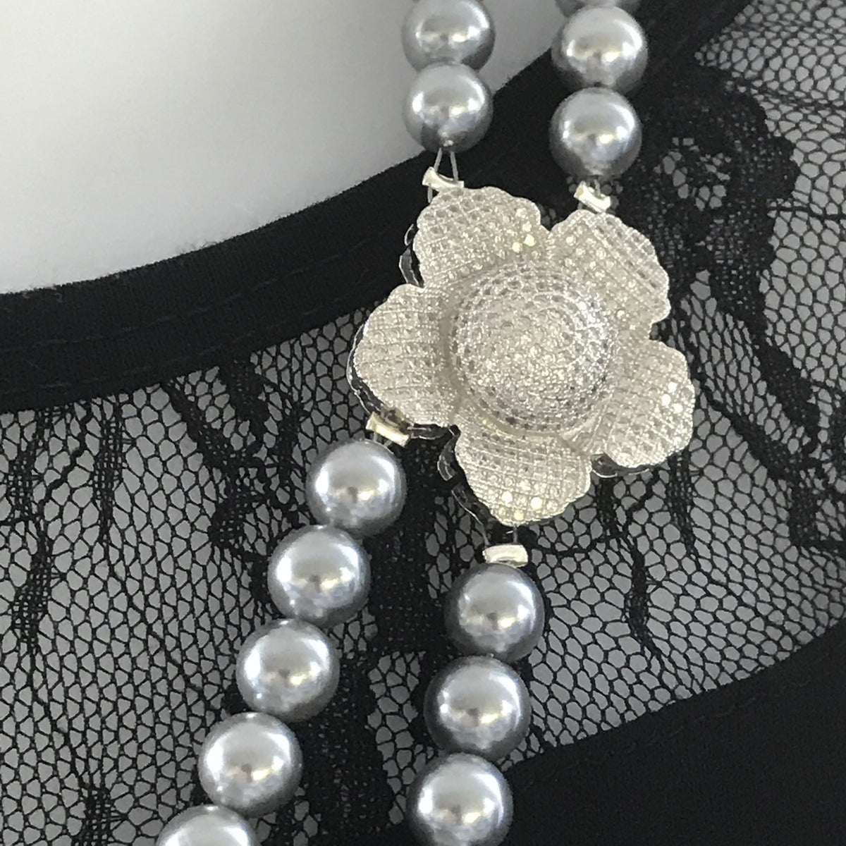 Collier Fleur en perles de culture grises 0453