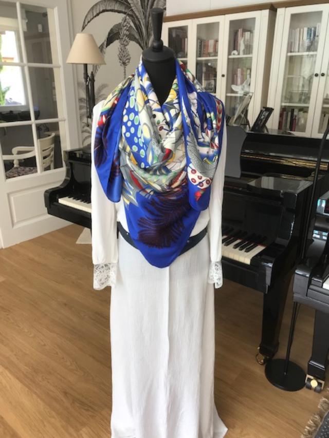 VENDU - Grand foulard en soie naturelle motif "plumes" 4017