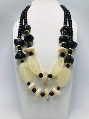 VENDU - collier en perles d'obsidienne noires et perles en résine 2017