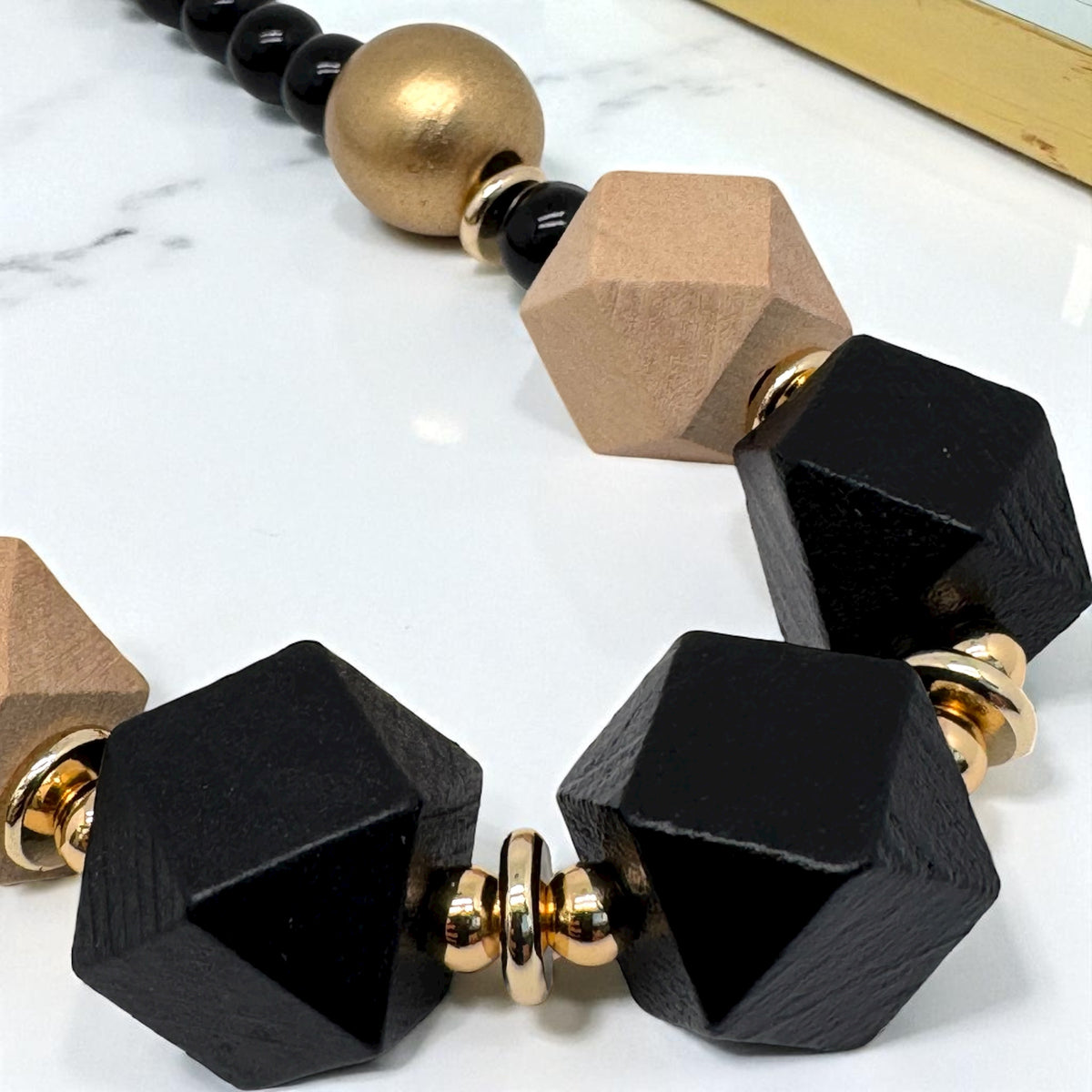 Collier en obsidienne et perles de bois 2227￼