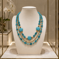 Collier Turquoise Naturelle Triple Rang 51 cm – Fleurs en Turquoise, Plaqué Or 18 Carats –
