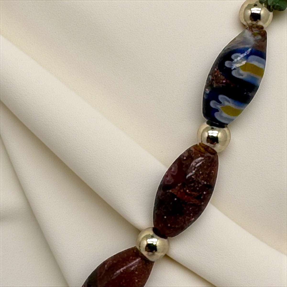 Collier œil de tigre et perles mille fleurs 2239