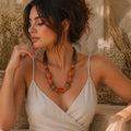 Collier Bohème Chic Femme – Bois, Bakélite et Laiton Plaqué Or – Bijou Élégant et Naturel