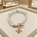 Bracelet de Luxe Double Rang en Perles d’Eau Douce et Abeille Plaquée Or