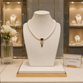 Collier Cœur Précieux en Perles Nacrées – Cristal Bleu & Plaqué Or 18K