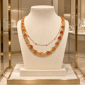 Collier triple rang en agate pêche et plaqué or 18 carats