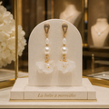 Boucles d’oreilles Fleur de Nacre, Perles Blanches & Zirconiums – Élégance Artisanale