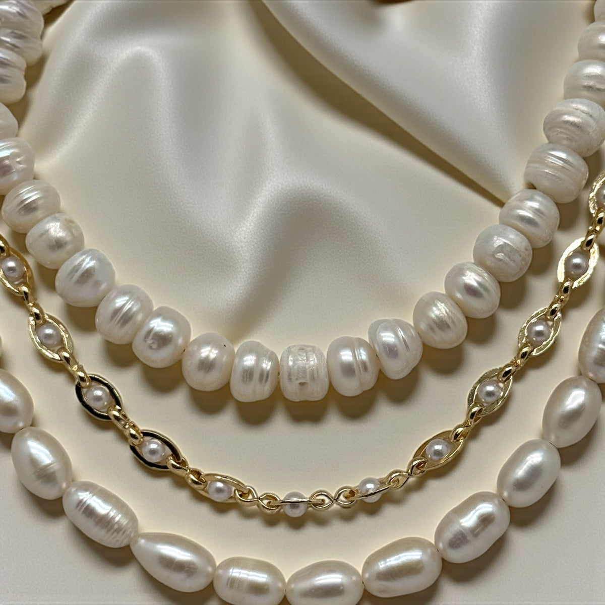 Collier triple rangs en perles d’eau douce 2247