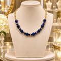 Collier en lapis-lazuli naturel facetté et plaqué or 18 carats – 43 cm