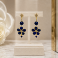 Boucles d’Oreilles Luxe Fleur Lapis-Lazuli Serti Clos et Plaqué Or