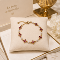 Bracelet Luxe Fleurs Rubis & Perles de coquillages– Plaqué Or et Cristaux Rouges
