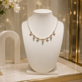 Collier Luxe Perles de Coquillage & Breloques Étoiles Plaqué Or – Cristaux, Zirconiums