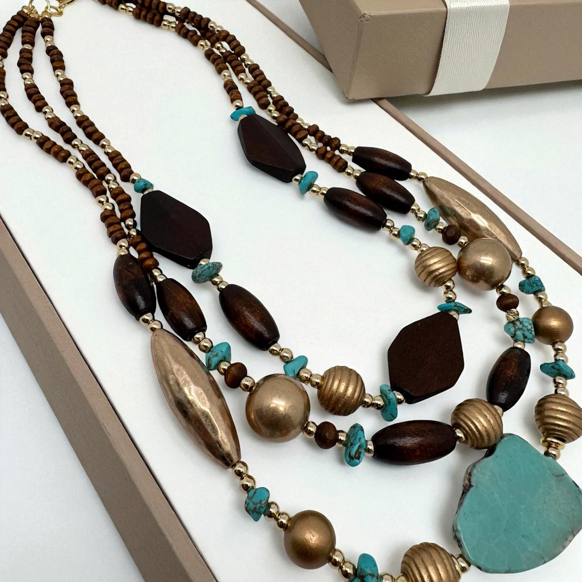 Collier ethnique en bois exotique et turquoise 2216