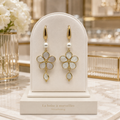 Boucles d’oreilles fleur en pierre de lune, perle coquillage et fermoir vermeil – 7 cm ou