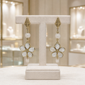 Boucles d’Oreilles Fleur en Pierre de Lune, Plaqué Or et Zirconiums – 7 cm