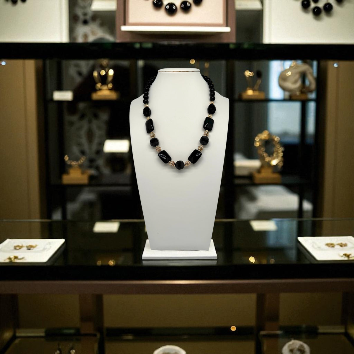 Collier en perles d’obsidienne 2228