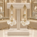 Boucles d’Oreilles Fleurs en Nacre, Bakélite et Plaqué Or – 7 cm