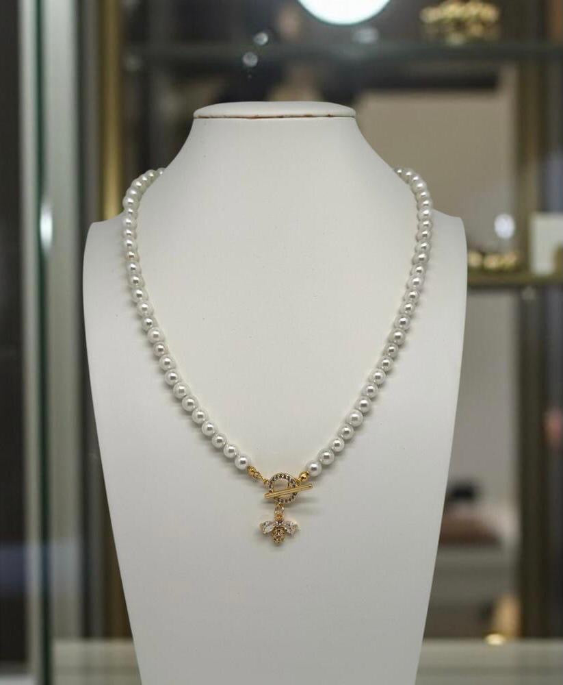 Collier en perles naturelles togle abeille 2242