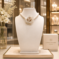 Collier Fleur Blanche en Bakélite et Perles de Coquillage – Ras du Cou Chic