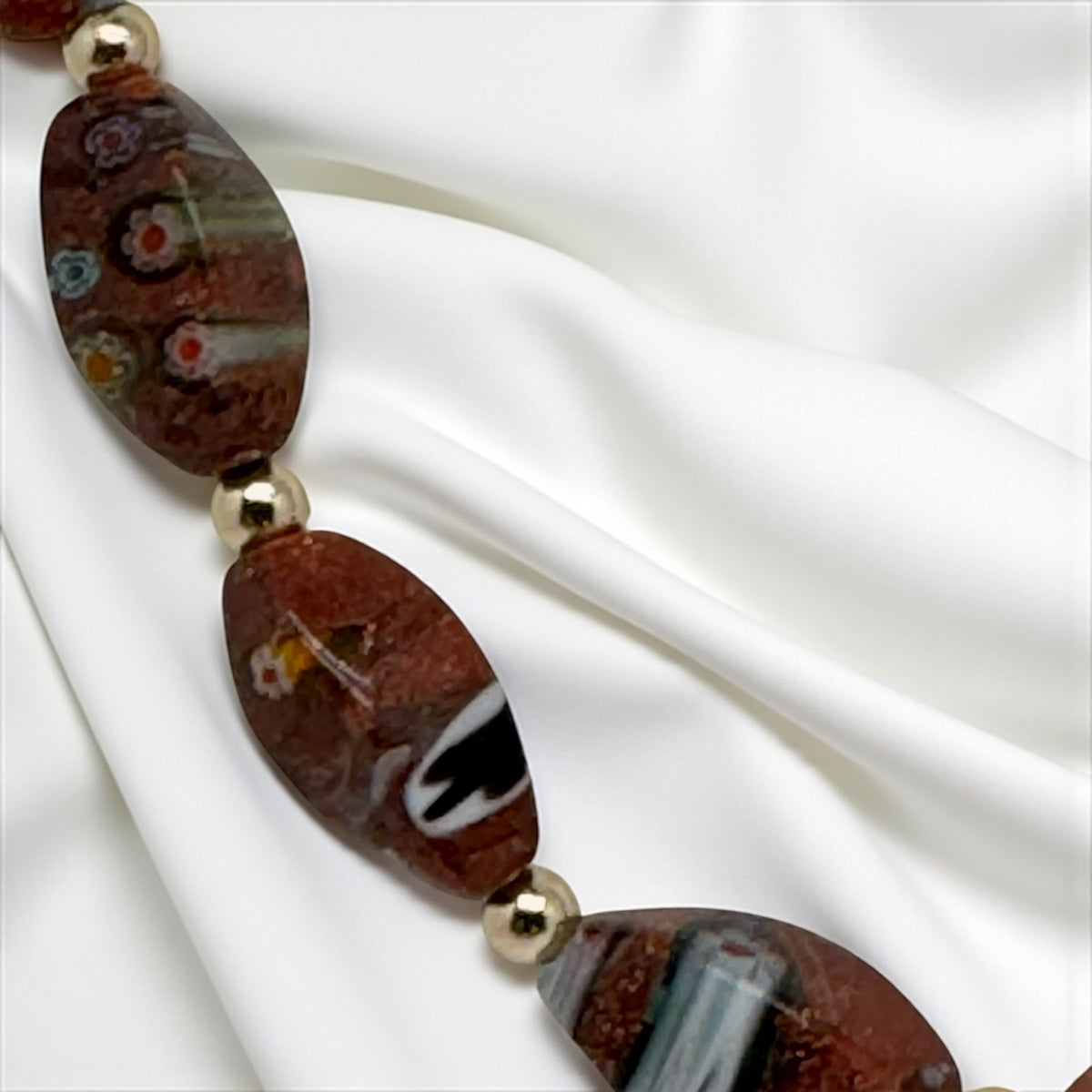 Collier en perles œil de tigre et perles mille fleurs 2238