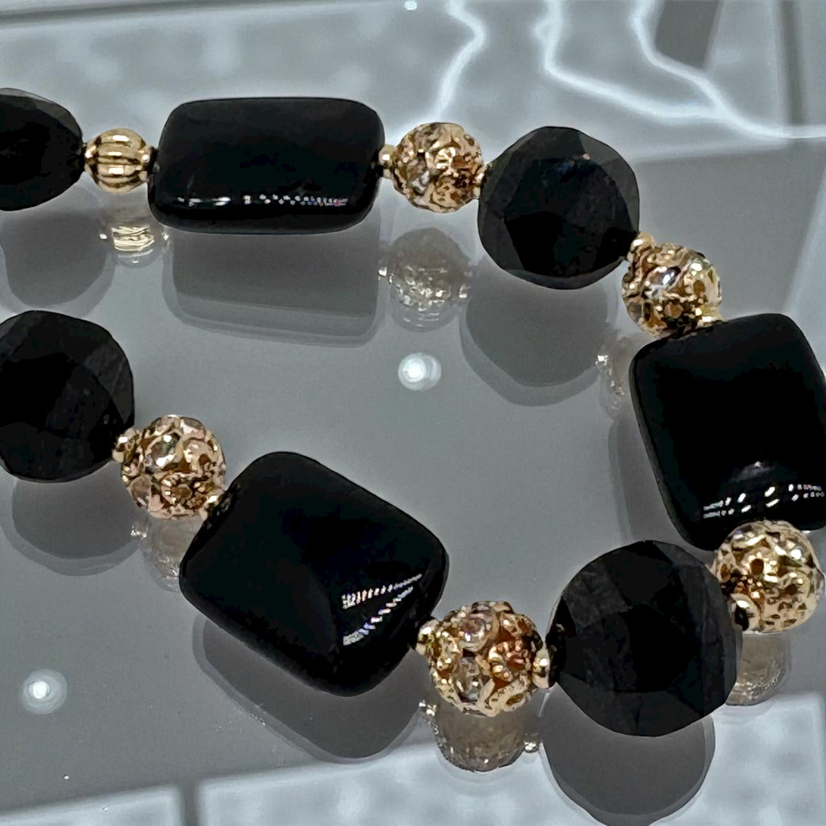 Collier en perles d’obsidienne 2228