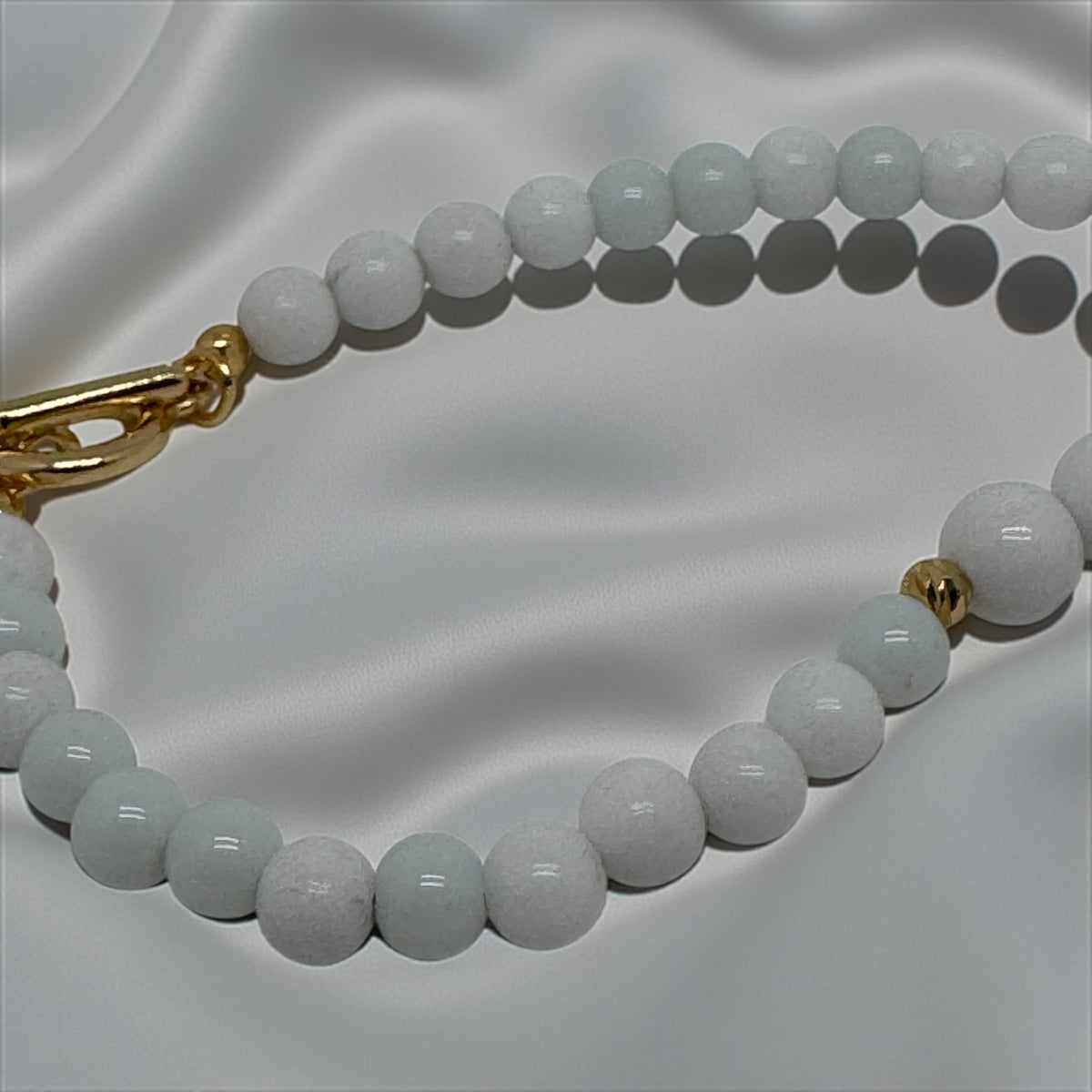 Collier en jade blanc et perles mille fleurs 2241
