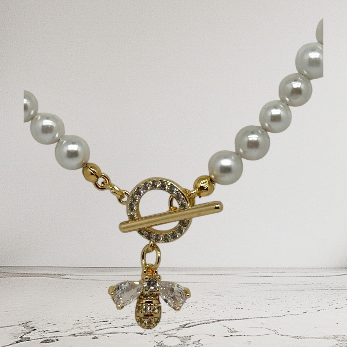 Collier en perles naturelles togle abeille 2242