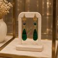 Boucles d’Oreilles Malachite & Rubis Zoïsite – Plaqué Or & Zirconiums | Bijou de Créateur