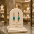 Boucles d’Oreilles Turquoise et Vermeil – Bakélite Turquoise & Éclats de Feuille d’Or