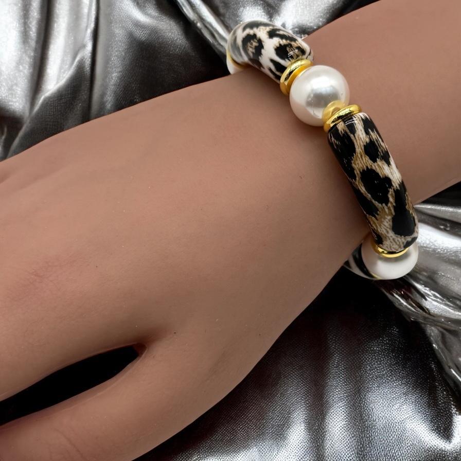 Bracelet en perles de culture et bakélite 1168