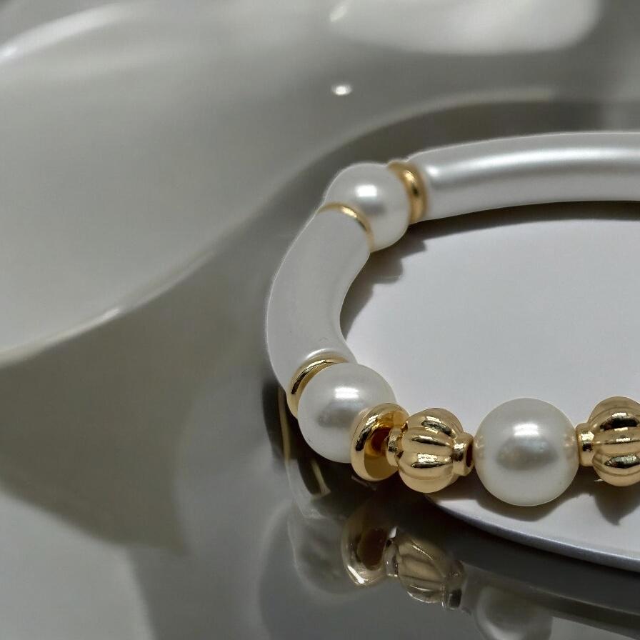 Bracelet en perles de culture et bakélite 1167