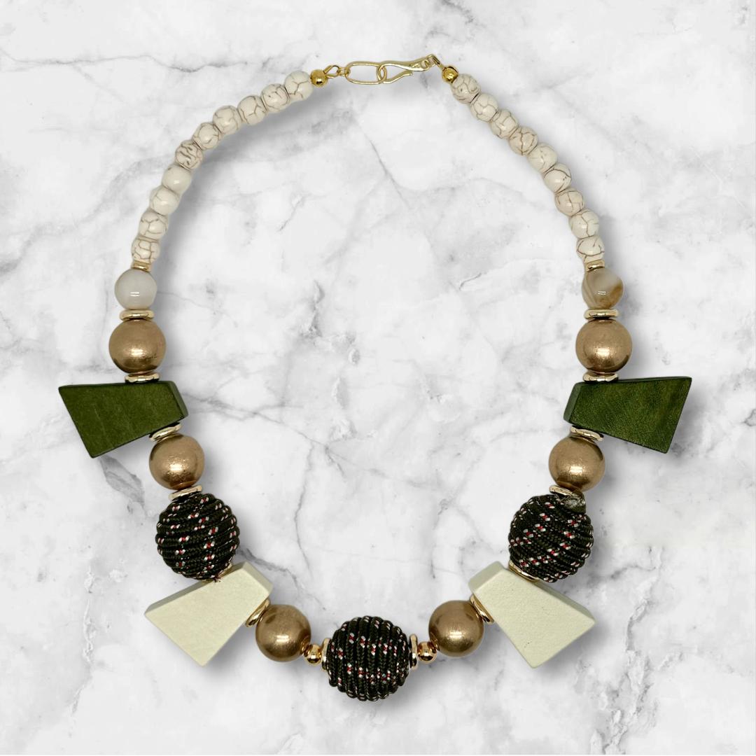 Collier en howlite et bois 2142