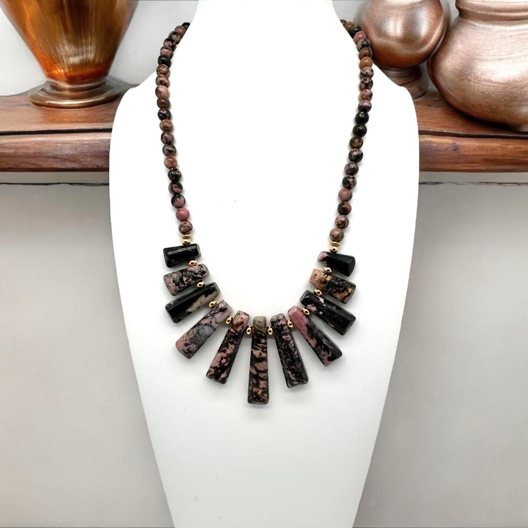 Collier plastron en rhodonite naturelle 2140