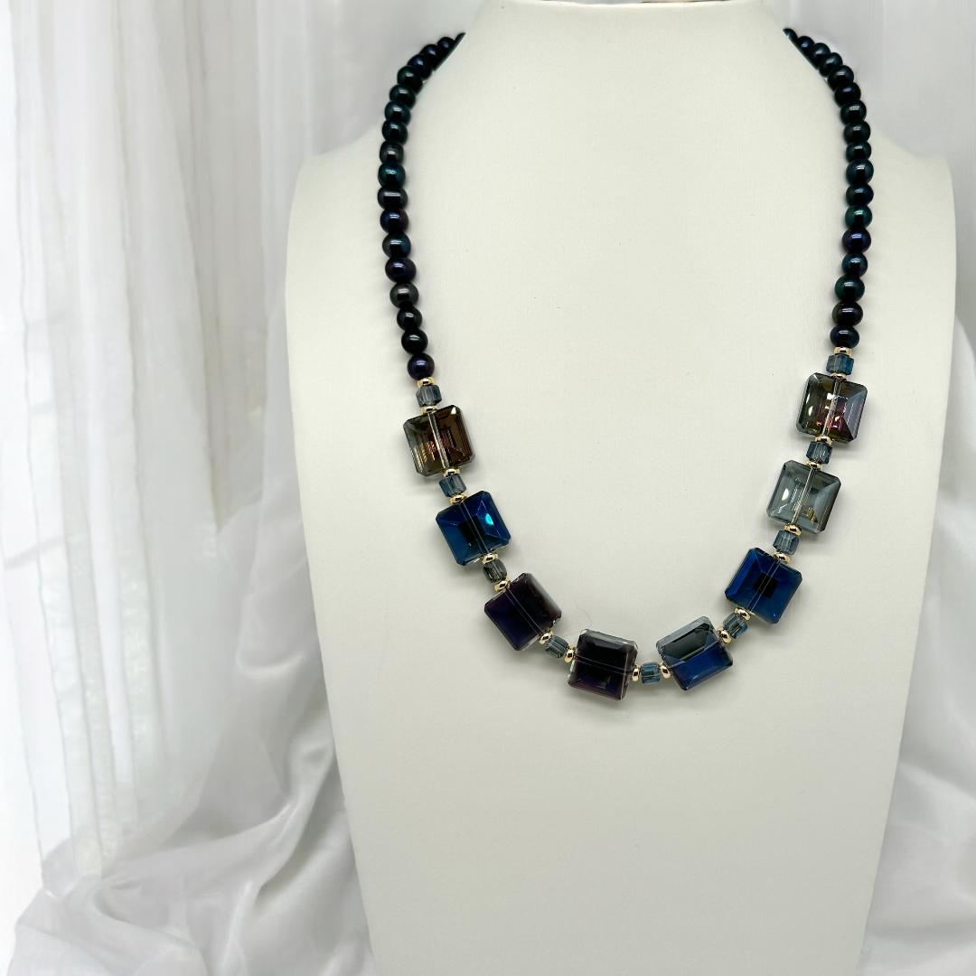 Collier en perles d'eau douce bleues