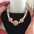 Collier en perles blanches et roses 0341